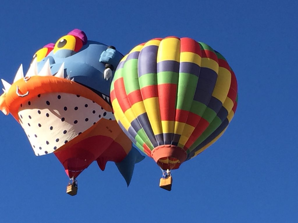 Kissing balloons